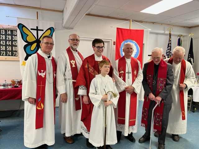 A picture of Pastor Akers during his installation